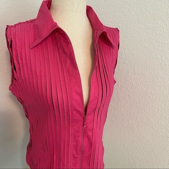 RAVEL Striking Pink Top with unique cut out style zipper front, collar size M - Picture 1 of 12